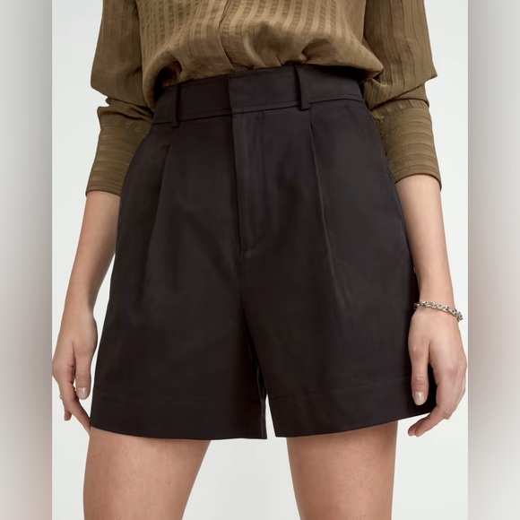 Everlane Pants - Everlane The Draper Shorts in Buttersmooth black size 12